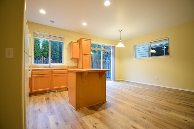 Building Photo - Beautiful Home in Amazing Neighborhood!