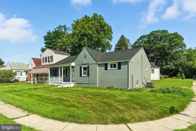Building Photo - 4722 Raspe Ave