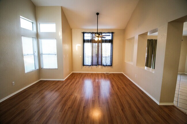 Foto del edificio - Welcome home to this gorgeous 3-bedroom, 2.5-bath home located in the highly desirable Riverwalk ...