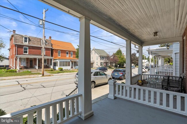 Foto del edificio - 131 Hanover Rd
