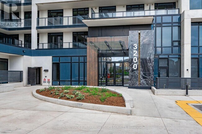 Photo du bâtiment - 3200 William Coltson Ave