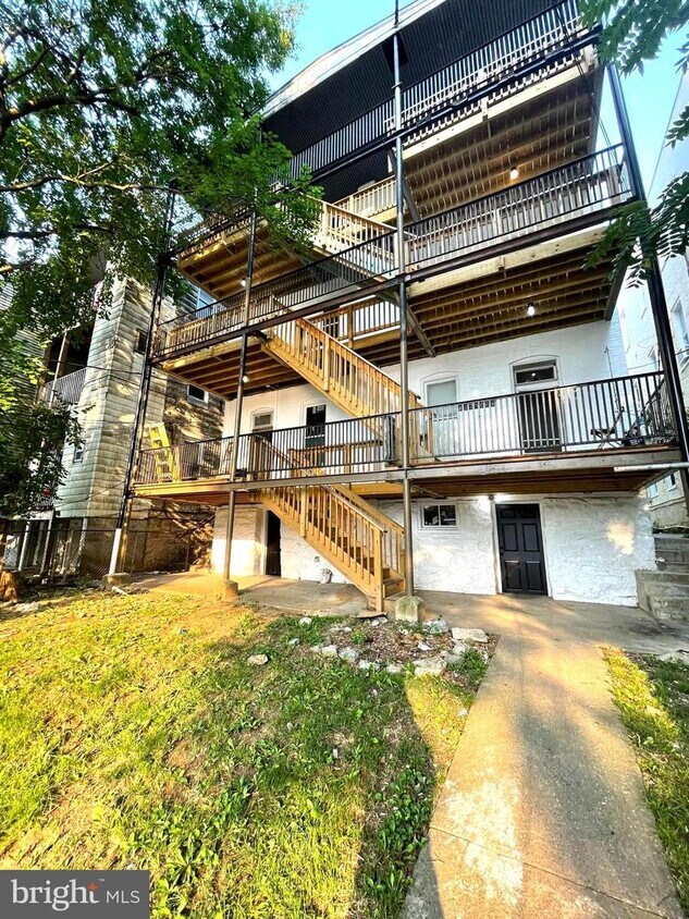 230 Summit Ave Unit APT. 1S, Hagerstown, MD 21740 Room for Rent in