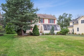 Building Photo - 119 Braidburn Rd