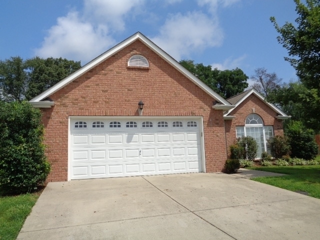 Building Photo - 208 Blossom Ct