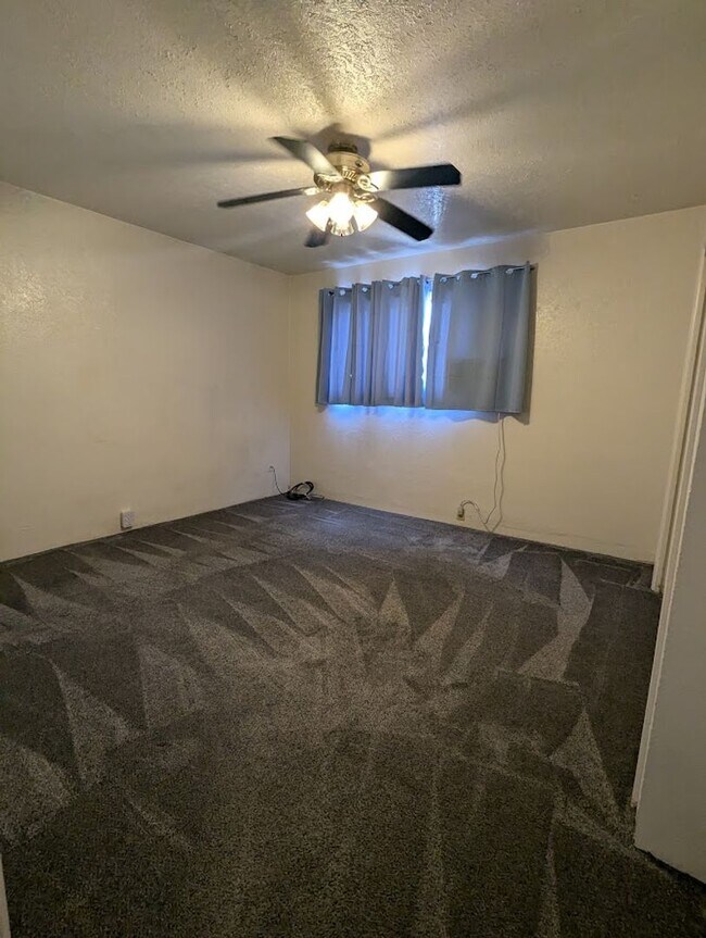 Foto del edificio - Whitman Duplex