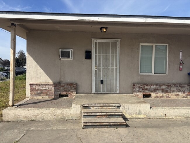 Building Photo - 1949 Darrah St