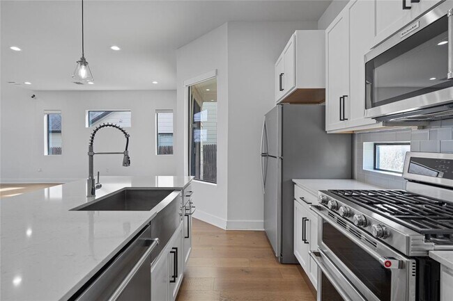 Building Photo - 409 Delmar Ave