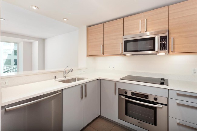 Building Photo - Gorgeous One Bed Condo by CalTrain