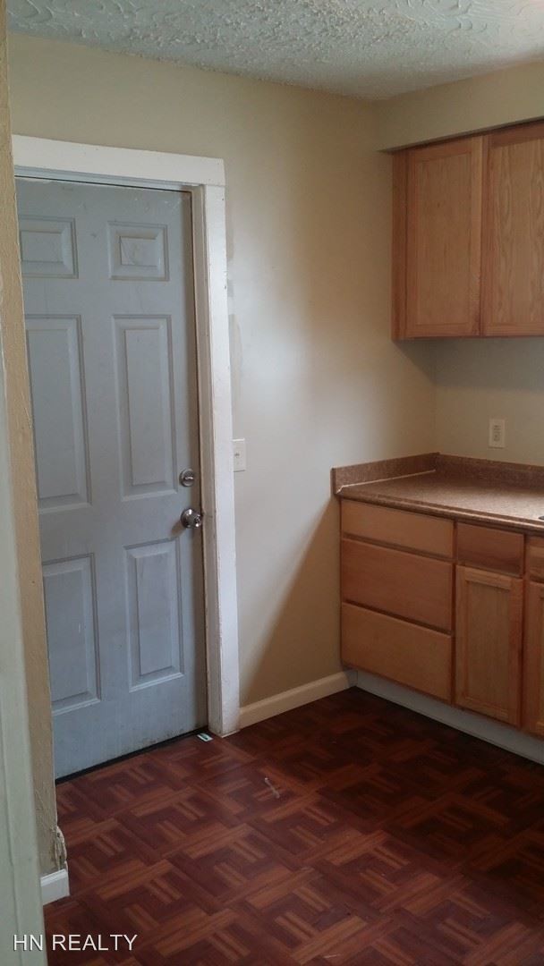 Building Photo - 3 br, 1 bath House - 1323 W. 6TH ST