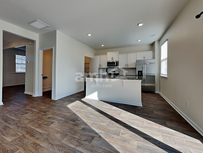 Foto del edificio - 121 Decker Dr