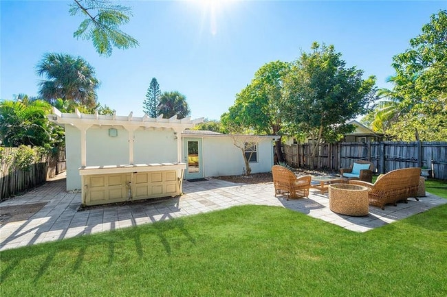 Photo - 321 Forsyth St House