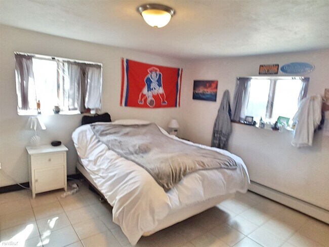 Building Photo - 2 br, 1 bath  - 343 Crescent St # R