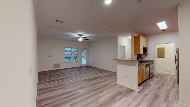 Open fl ~ 1,292 total sq ft condo - 2000 Olde Eastwood Village Blvd