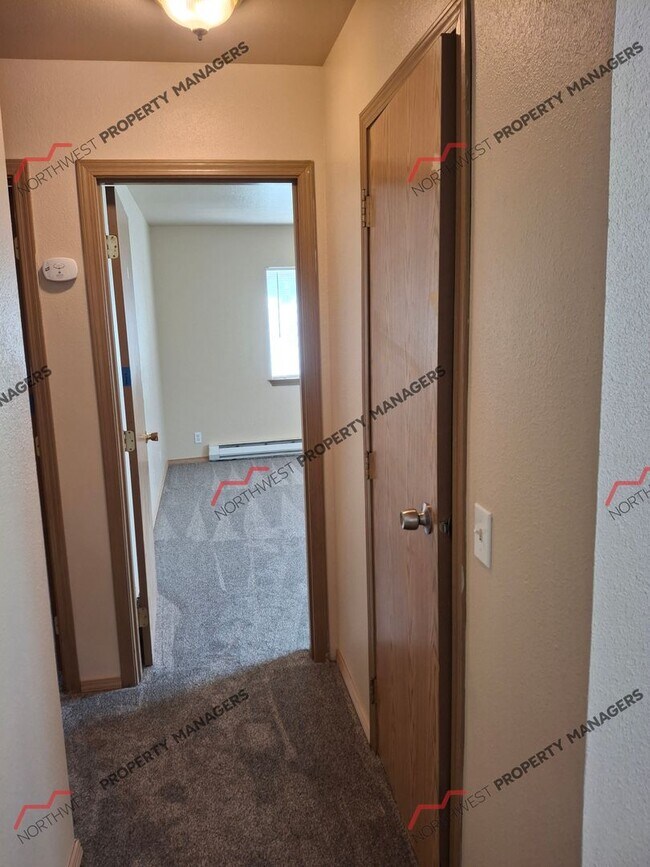 Foto del edificio - 312 E Locust St
