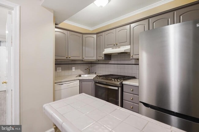 Building Photo - 405 Constitution Ave NE