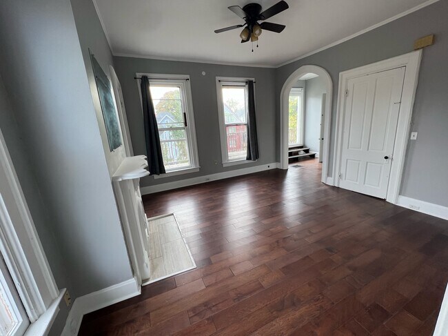 Building Photo - 832 Oak Street