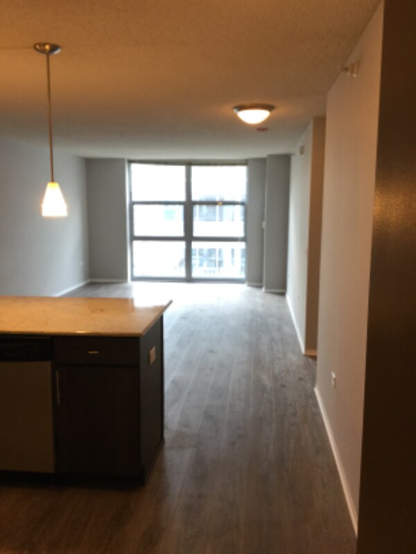 Building Photo - 300 N Clinton St