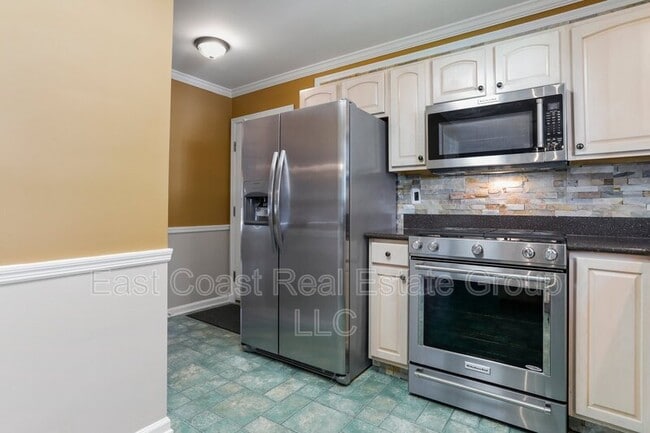 Foto del edificio - 77 Grassy Meadow Rd