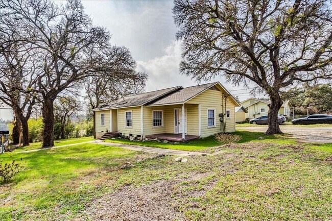 Foto del edificio - 1119 N LBJ Dr