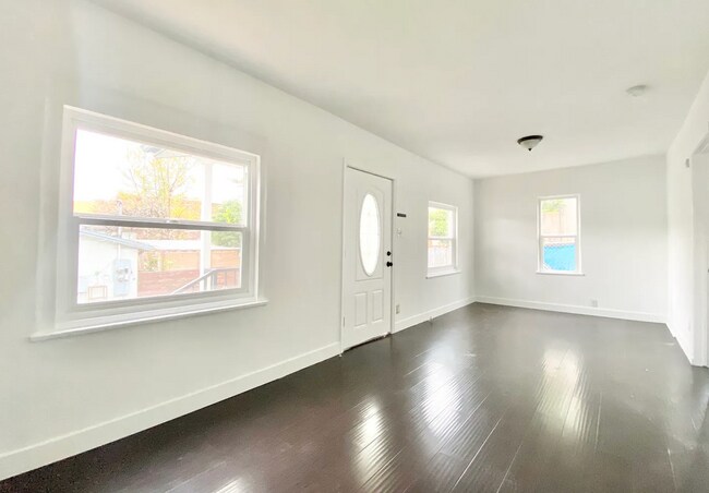 Foto del edificio - COMING SOON - 1-Bedroom Apartment with In-...
