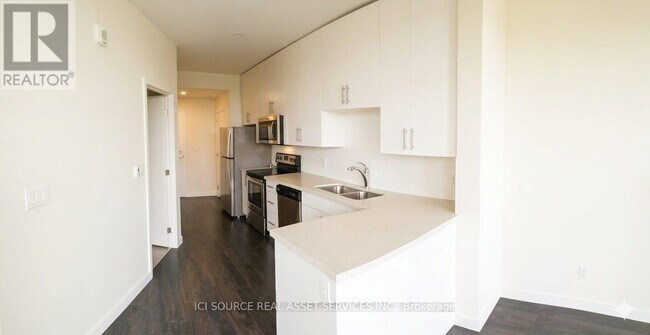 Photo du bâtiment - 690 King St W