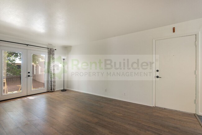 Foto del edificio - **ALL UTILITIES ARE INCLUDED!!  REDUCED PRICE FOR JUNE!