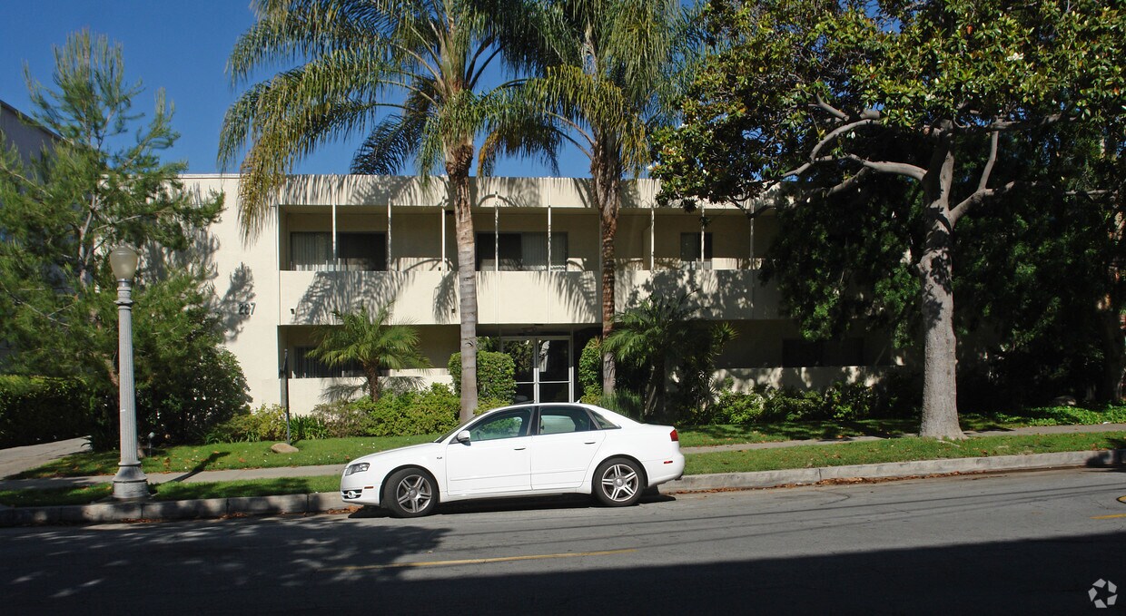 Primary Photo - 267 S Madison Ave