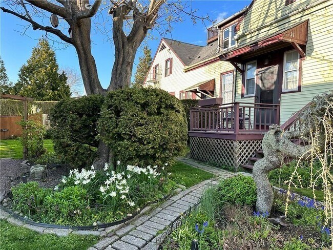 Foto del edificio - 167 Coggeshall Ave