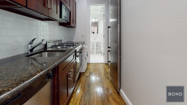 Building Photo - 307 Mott St