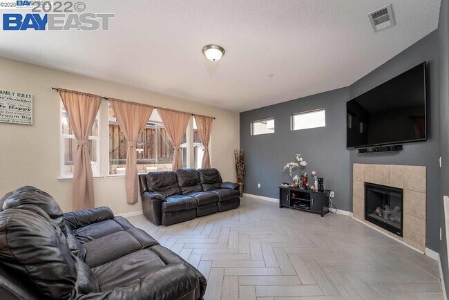 Building Photo - 1607 Roma Dr