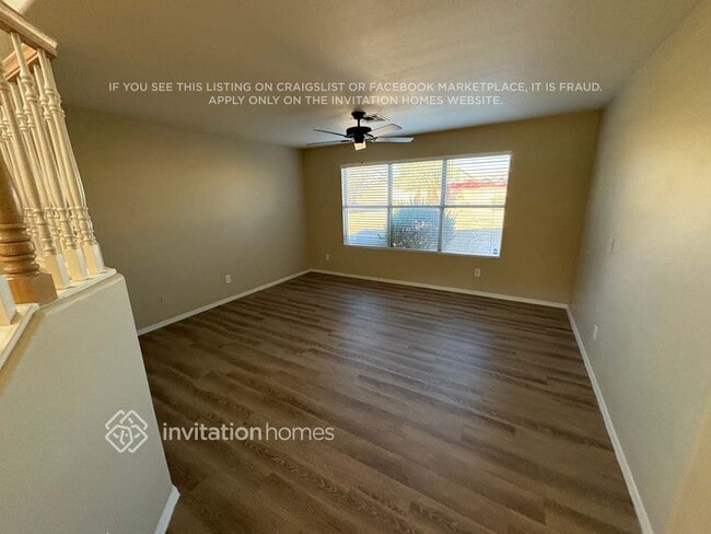 Foto del edificio - 12740 W Holly St