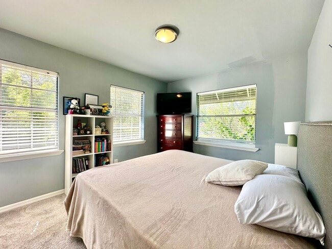 Foto del edificio - Simple & comfortable 2Beds/1Bath condo-liv...