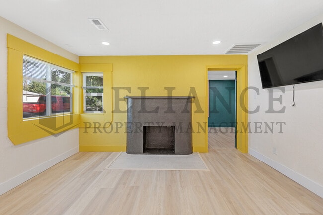 Building Photo - 522 Sunnyside Ct