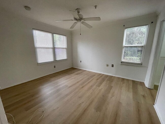 Foto del edificio - 2303 N Congress Ave