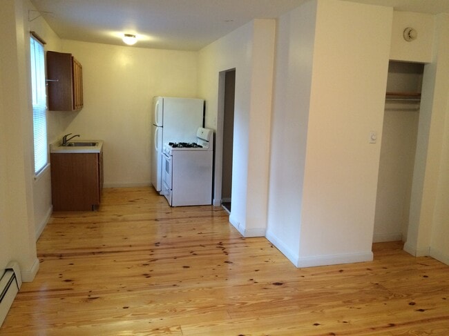 Building Photo - 31 Edwards St