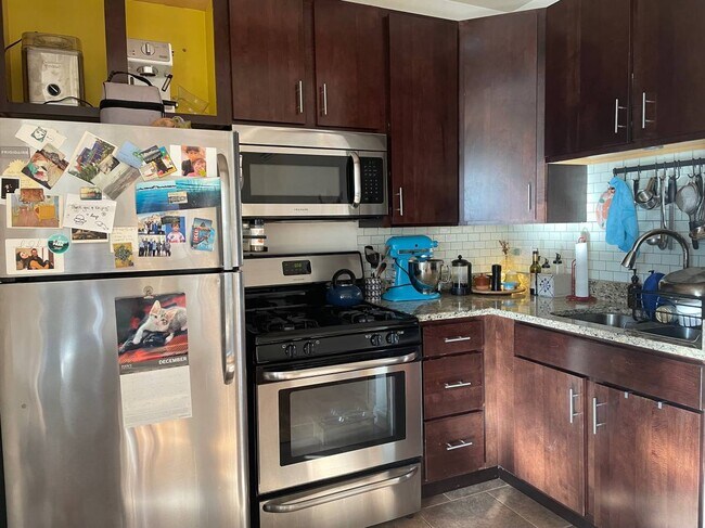 Foto del edificio - 2530 N Sacramento Ave