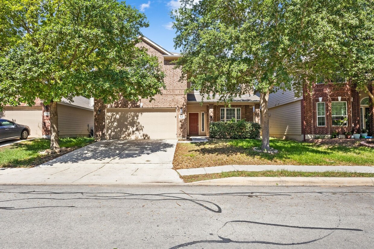 Primary Photo - Spacious 4-Bedroom Home with Loft & Backya...
