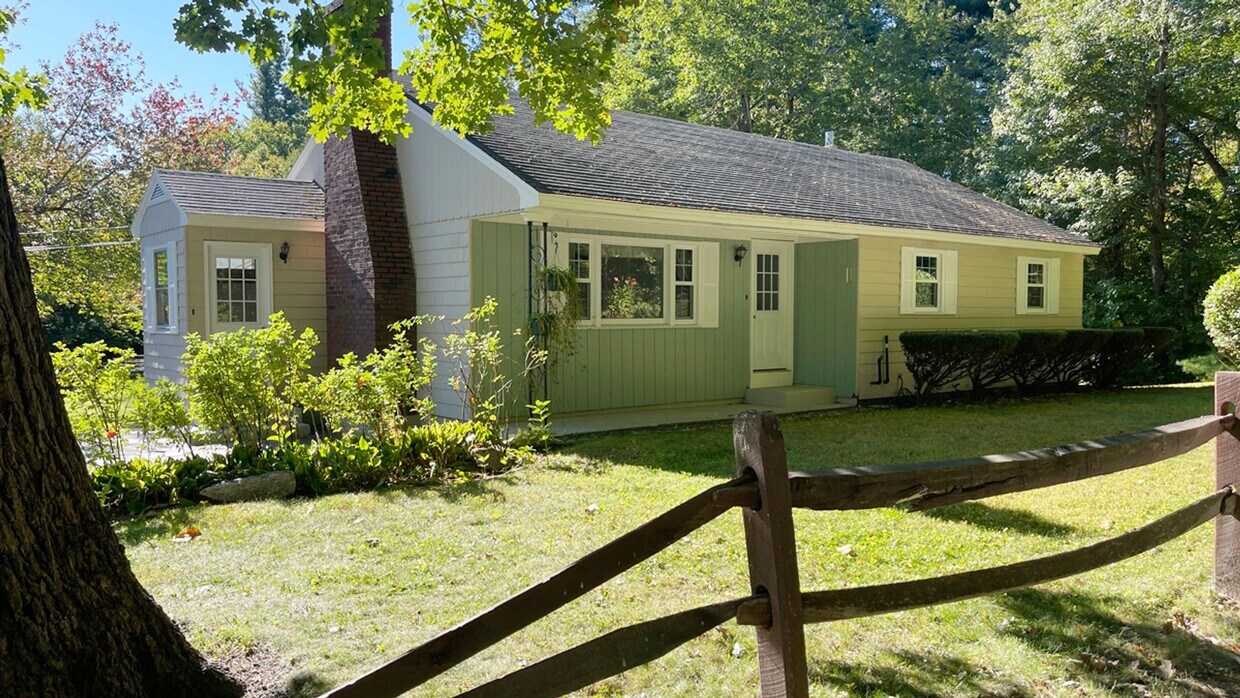 Foto principal - 3 BR House on a Lake 1.5 Baths