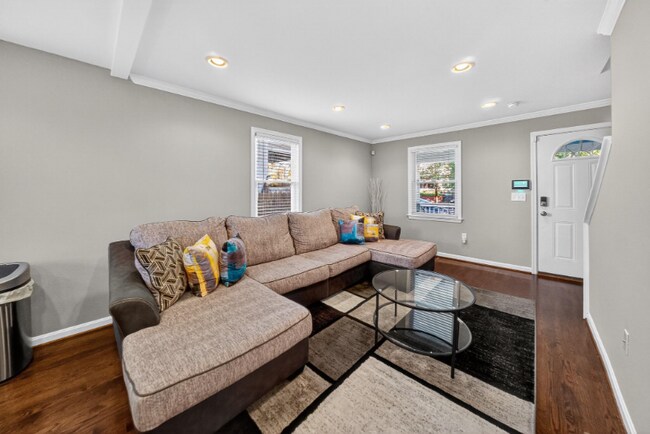 Foto del edificio - 5211 Jay St NE