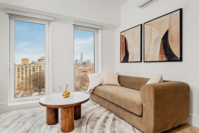 Building Photo - 313 E 17th St