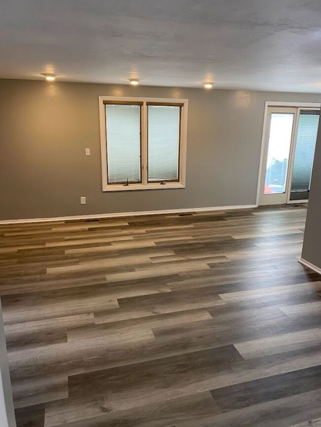 Foto del edificio - Renovated townhome! 3 beds, 2 baths, best ...