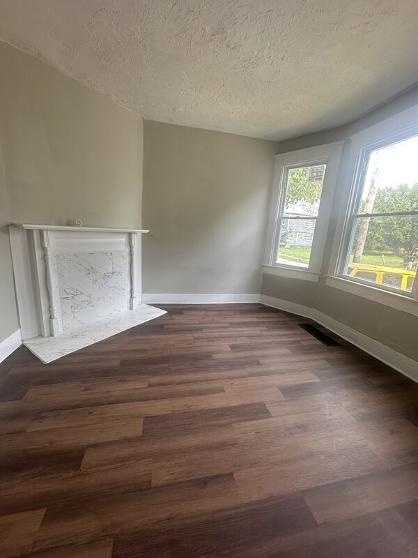 Foto del edificio - 1352 E 90th St