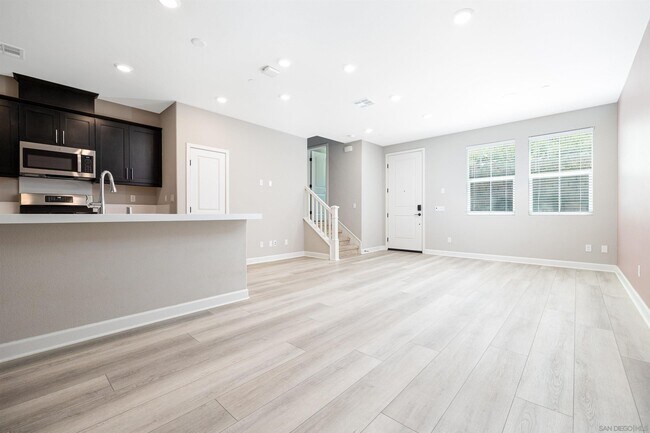 Building Photo - 1073 Delpy View Point
