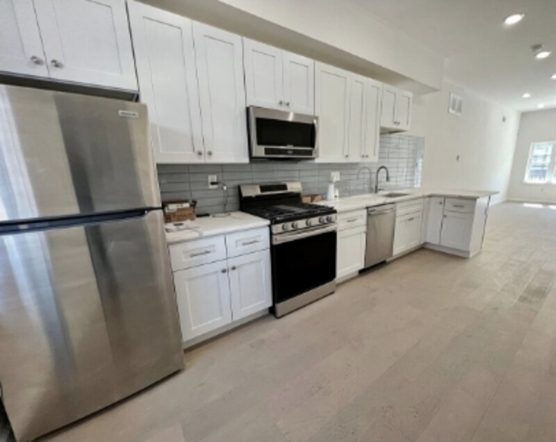 Primary Photo - 2634 Manton St
