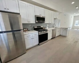Building Photo - 2634 Manton St