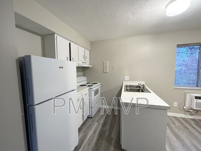 Foto del edificio - 822 Whitethorne Ave