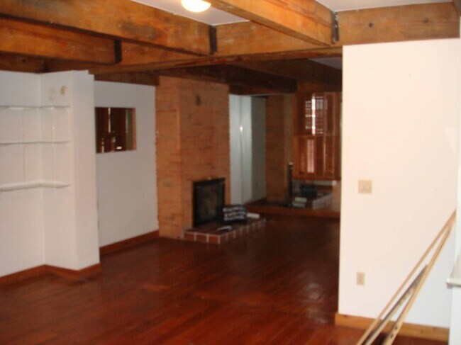 Building Photo - 2832 Edwards Way