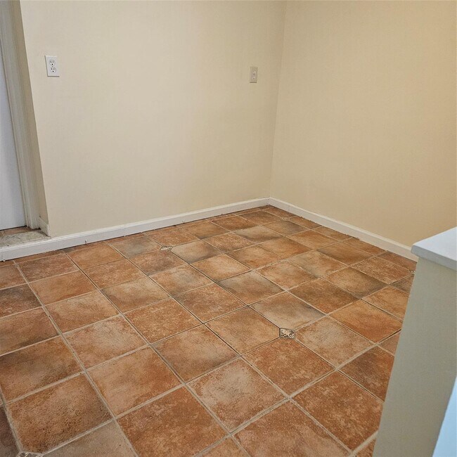 Foto del edificio - 50 McGregor Ln