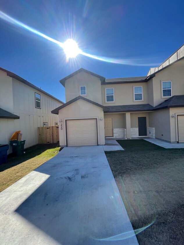 Foto principal - 220 Peruna Dr