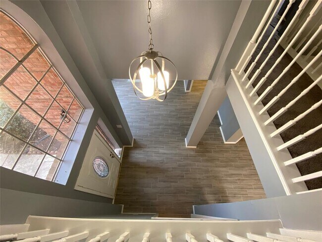 Building Photo - 7214 Oak Walk Dr